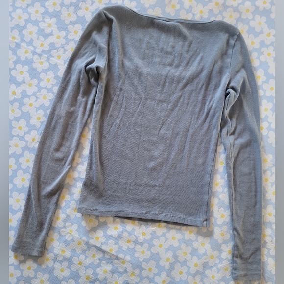 XS Bundle✨️ TNA Grey Knit Long Sleeve Scoopneck & The Drop White Sleeveless Top - Picture 4 of 9